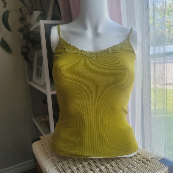Woman Lace Trim Camisole Top Size 32 - Picture 2 of 7